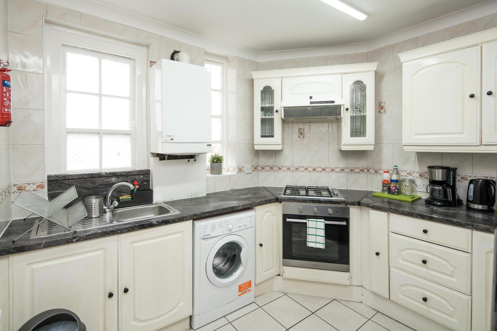 Private Double Room Shared Bathroom Near City Centre London Exterior photo